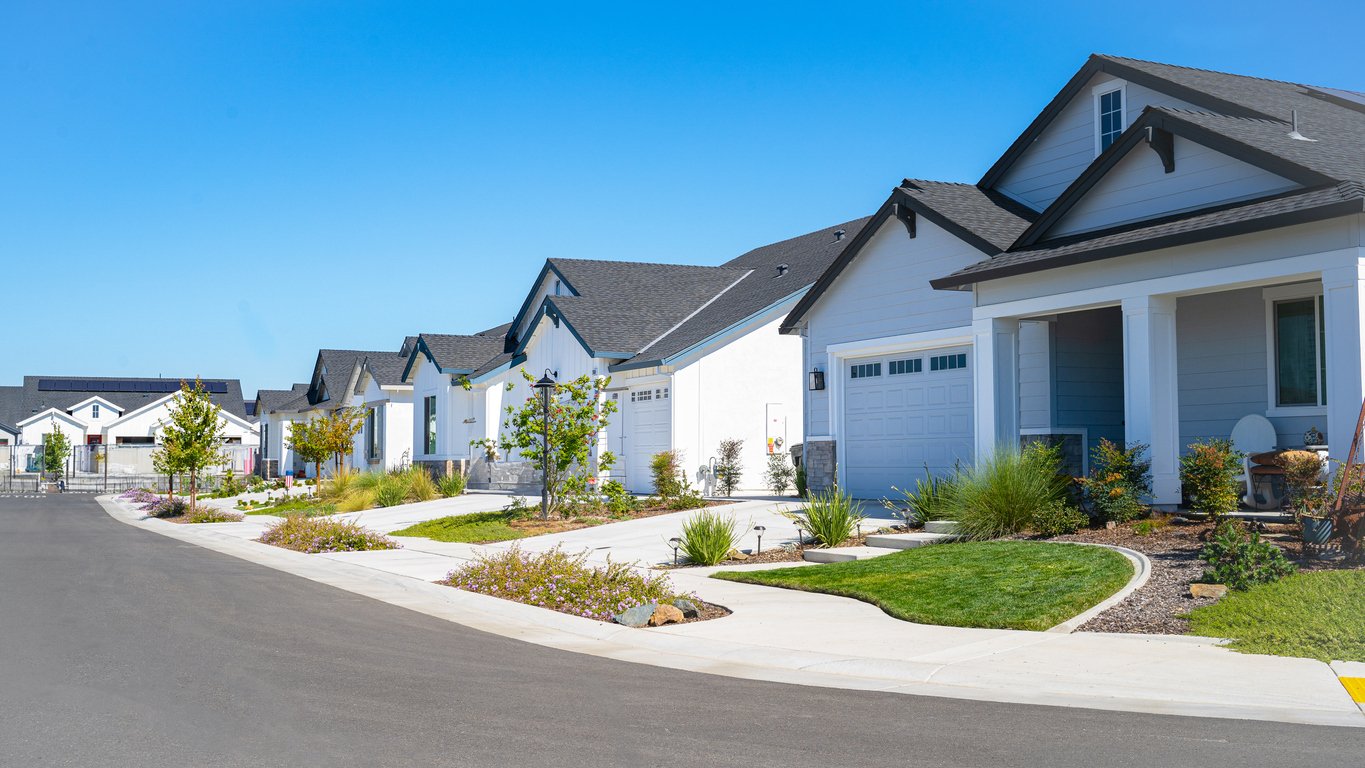 Should I Lock My Mortgage Rate Today?